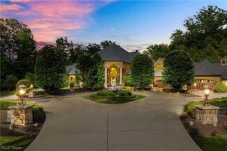8700 Sanctuary Dr, Mentor, OH 44060