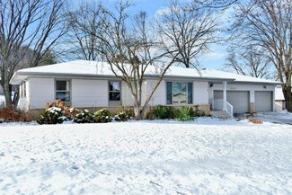 1603 Valley View Dr, Winona, MN 55987