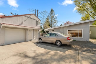787 S Shasta Ave, Eagle Point, OR 97524