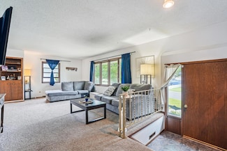 1261 Lealand Rd E, Saint Paul, MN 55109