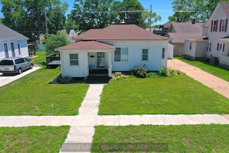 915 W Division St, Grand Island, NE 68801