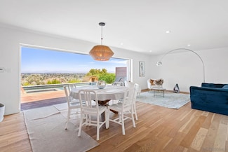 5745 Soledad Mountain Rd, La Jolla, CA 92037