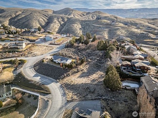 155 Stoney Brook Ln, Wenatchee, WA 98801