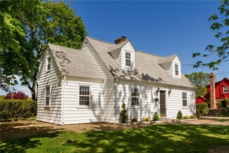 76 Angell Ave, Cranston, RI 02920
