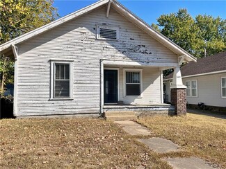 1005 S Walnut St, Pittsburg, KS 66762