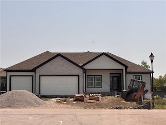 2211 Prairie Creek Dr, Kearney, MO 64060