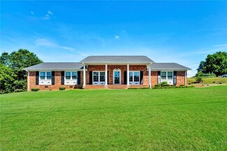 401 S Glassy Mountain Rd, Pickens, SC 29671