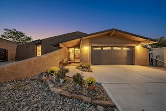 319 Ridgecrest Ave, White Rock, NM 87547