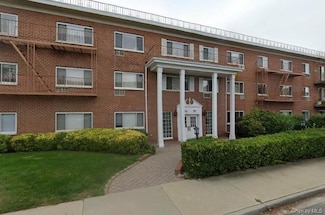 88 Lenox Rd Unit 2E, Rockville Centre, NY 11570