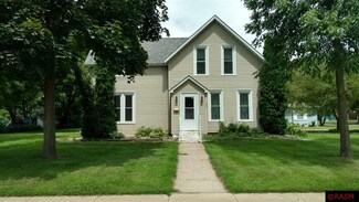 43 E Main St, Madelia, MN 56062