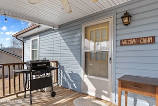 611 Flat Hollow Marina Rd, Speedwell, TN 37870
