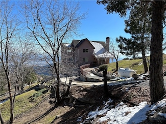 35 Holly Dr, Running Springs, CA 92382