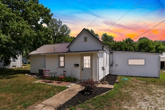 108 W Smith St, South Whitley, IN 46787