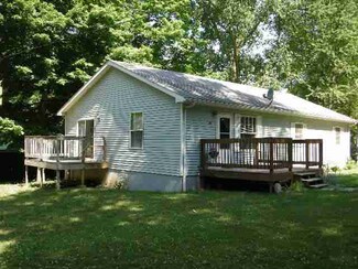 10403 S Courtland Park Dr, Silver Lake, IN 46982