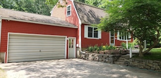 8 Woodridge Rd, Durham, NH 03824