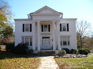335 S Main St, Chatham, VA 24531