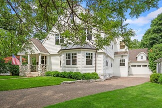 231 2nd St, Excelsior, MN 55331