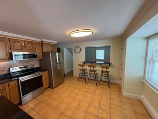 12 Taylor St, Nashua, NH 03060