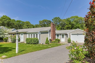 26 Hinckley Cir, Osterville, MA 02655