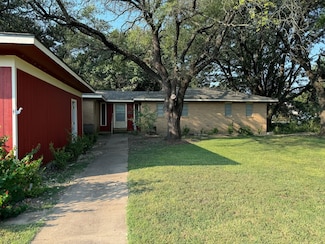 205 Dickson St, Milford, TX 76670