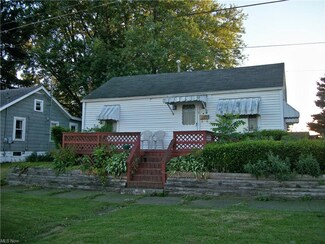 11 Walnut St, Belpre, OH 45714