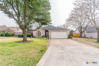 715 Twin Oaks Dr, Temple, TX 76504