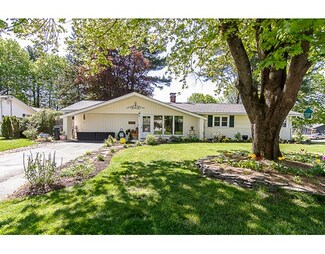 1 Mayflower Rd, Framingham, MA 01701