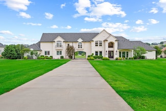 1300 E Scandinavian Ct, Granbury, TX 76048