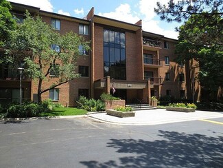 801 79th St Unit 302, Darien, IL 60561