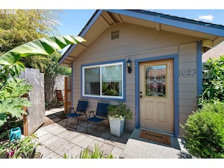 1023 18th St, Myrtle Point, OR 97458