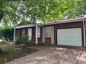 526 Haventree Dr, Hazelwood, MO 63042