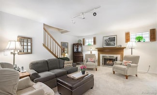 3104 Turnberry Ln, Ann Arbor, MI 48108