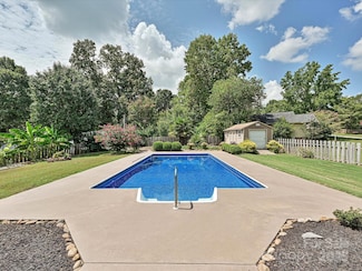 323 Swamp Fox Dr, Fort Mill, SC 29715