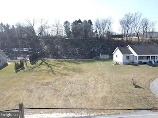 786 Fairview Rd, Mount Joy, PA 17552
