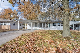 17 Glynn Dr, Florissant, MO 63031