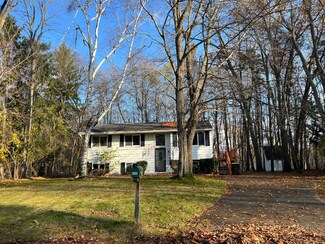 1422 Glendale St, Greenville, MI 48838