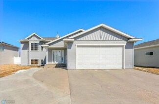 5239 47th Ave S, Fargo, ND 58104