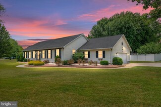 12 E Inner Cir, Dover, DE 19904