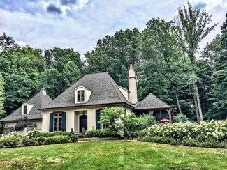8708 Elm Valley Rd, Three Oaks, MI 49128