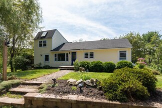 136 Ogunquit Rd, Cape Neddick, ME 03902