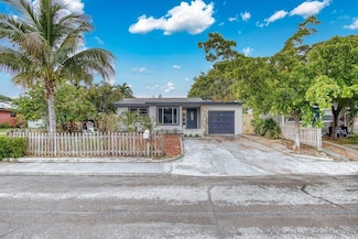1021 S M St, Lake Worth, FL 33460