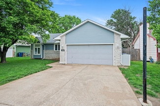 700 Deerfield Cir, Valley Center, KS 67147