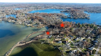 10239 Kress Rd, Pinckney, MI 48169