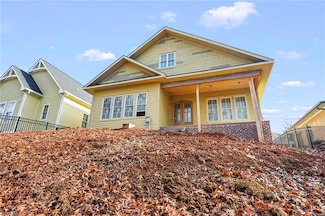 236 Glade View Ct, Winston Salem, NC 27101