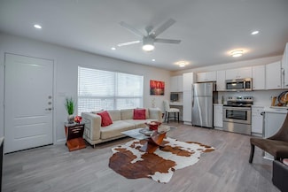 1809 Bennett Ave Unit 215, Dallas, TX 75206