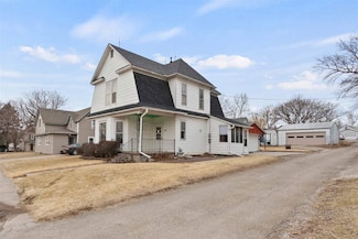 808 4th St, Wellman, IA 52356