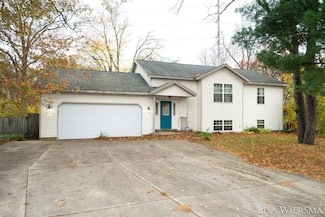13318 Juniper Ct, Holland, MI 49424