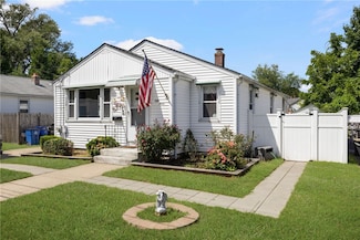 53 Manuel Ave, Johnston, RI 02919