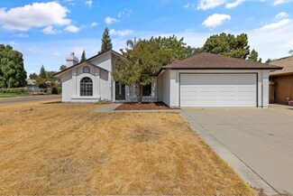 1548 W Henley Creek Rd, Reedley, CA 93654