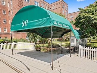 90 Bryant Ave Unit 3DA, White Plains, NY 10605